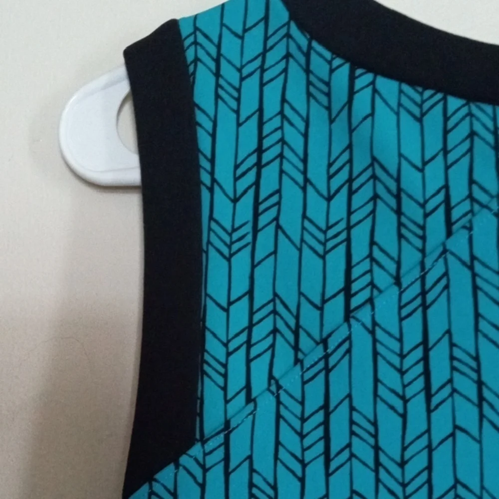 Worthington Teal and Black Sleeveless Top - Picture 9 of 10